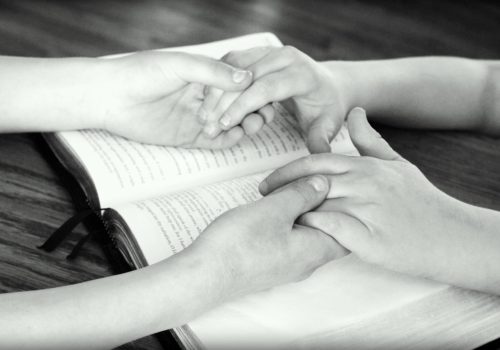 godsgirl madi holding hands 752878 1280.jpg